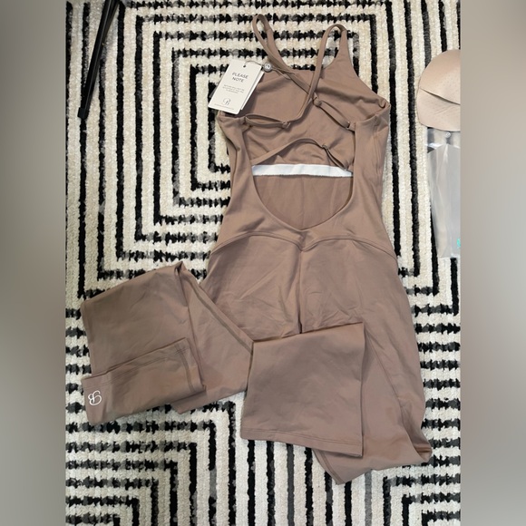 Bombshell Sportswear bombshell bunny bodysuit in clay size LARGE NWT - Picture 4 of 10